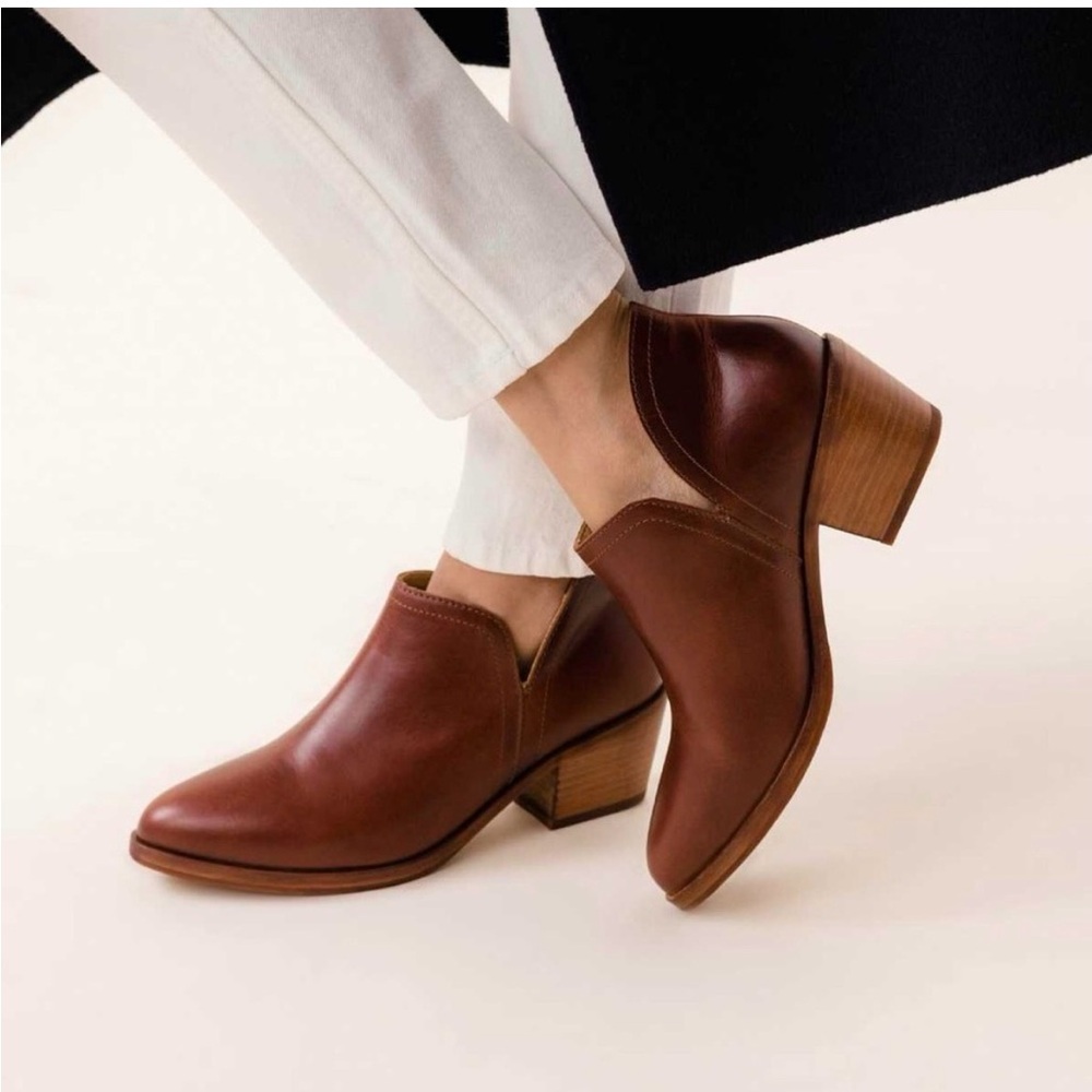 Nisolo Mia Everyday Ankle Bootie
Women's 8.5